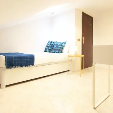 Rent this 6 bed apartment on Calle de Ardemans in 40, 28028 Madrid