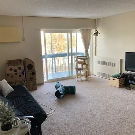 Rent this 1 bed room on unnamed road in Winnipeg, MB R2J 3K3