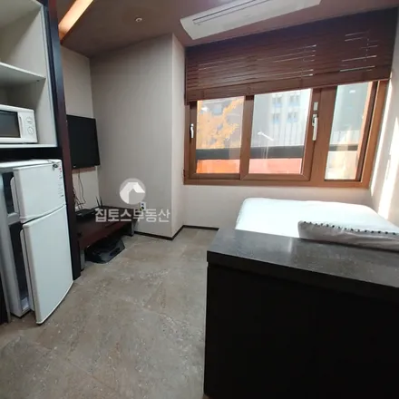 Rent this studio apartment on 서울특별시 강남구 역삼동 688-2