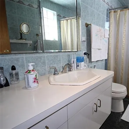 Image 7 - 2148 East 63rd Street, New York, NY 11234, USA - House for sale