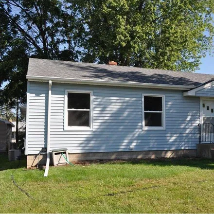 Buy this 4 bed house on 2007 Worcester Avenue in Saint Paul, MN 55116