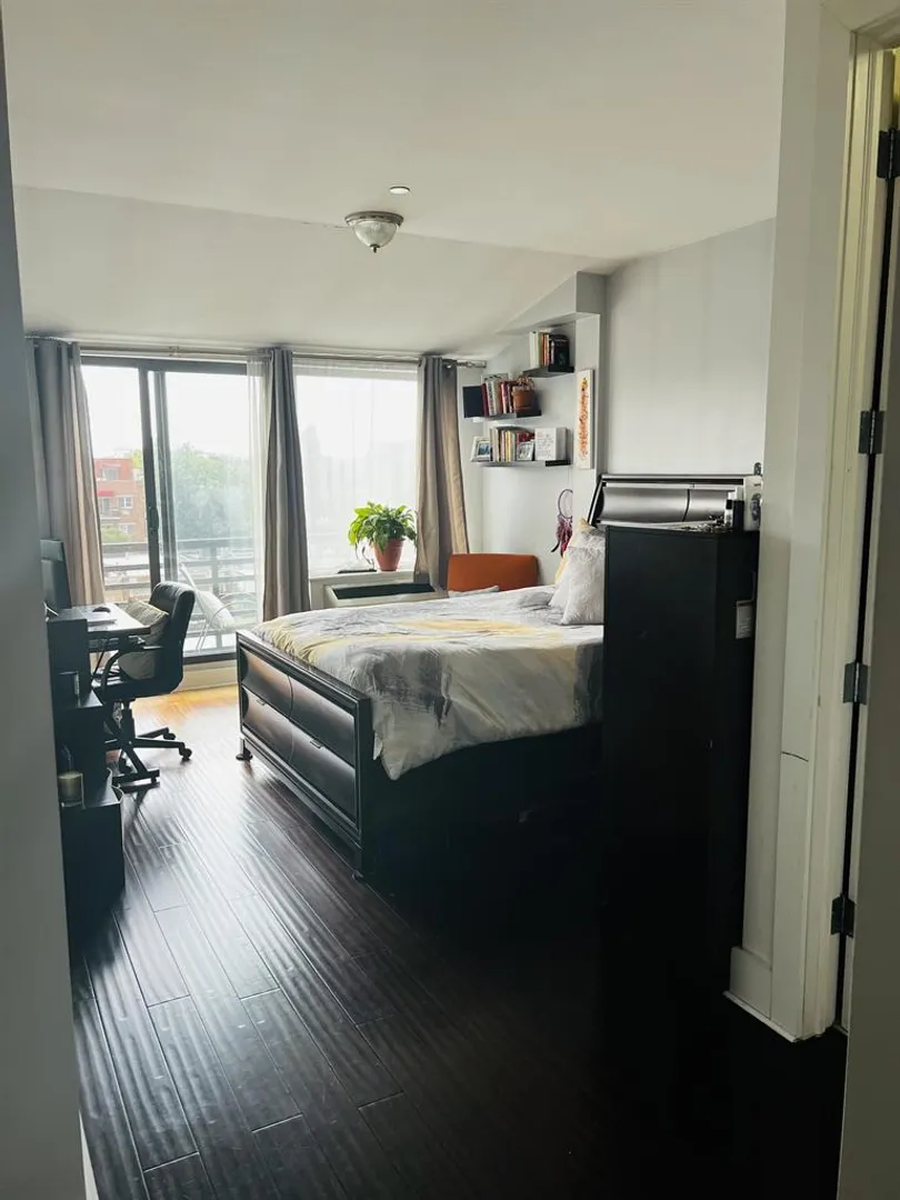 NYPD 114 PCT, 34-16 Astoria Boulevard South, New York, NY 11103, USA | Room for rent