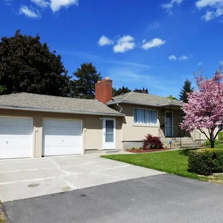 Buy this 3 bed house on 3033 North Hemlock Street in Spokane, WA 99205