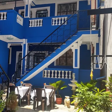 Rent this 8 bed house on Santos Suárez