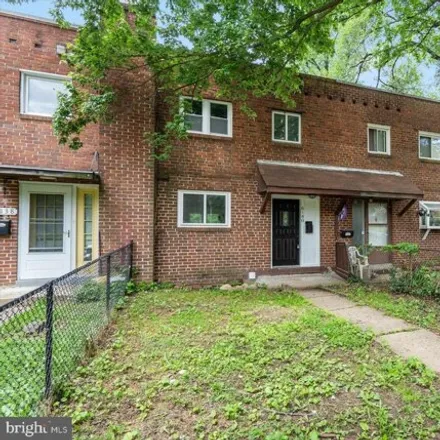 Image 2 - 6140 Chinquapin Pkwy, Baltimore, Maryland, 21239 - House for sale