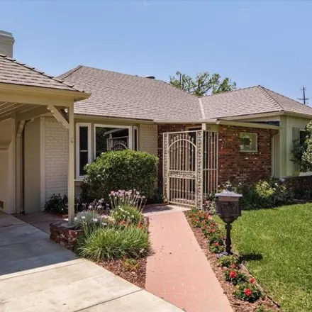 Image 3 - 115 N Evergreen St, Burbank, California, 91505 - House for sale