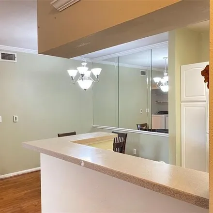 Image 4 - Old Spanish Trail, Houston, TX 77054, USA - Condo for rent