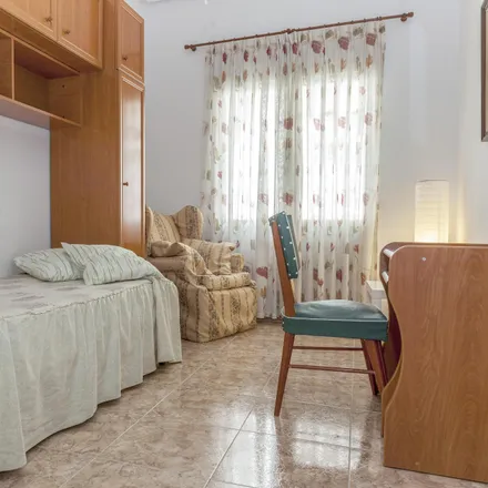 Rent this 6 bed room on Local anarquista Magdalena in Calle de las Dos Hermanas, 11