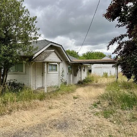 Buy this 2 bed house on 2610 SW 3rd St in Corvallis, Oregon