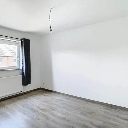 Rent this 3 bed apartment on Zesde-Lansierslaan 14C in 8900 Ypres, Belgium