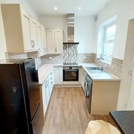 Rent this 3 bed townhouse on Oxford Street in High Street, Eldon Lane