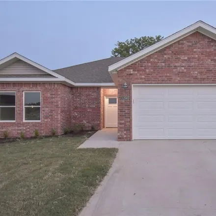 Buy this 3 bed house on 1208 Crescent Street in Bentonville, AR 72712