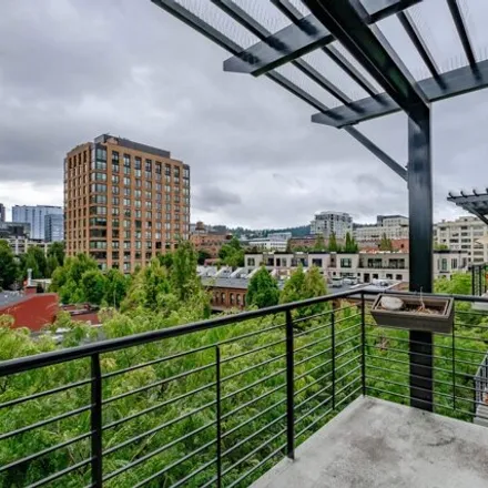 Buy this 2 bed condo on 1030 Northwest Johnson Street in Portland, OR 97209