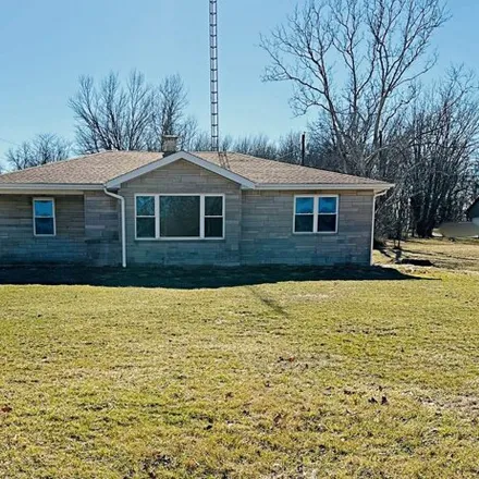 Image 1 - 1109 West Broadway Street, Loogootee, Martin County, IN 47553, USA - House for sale