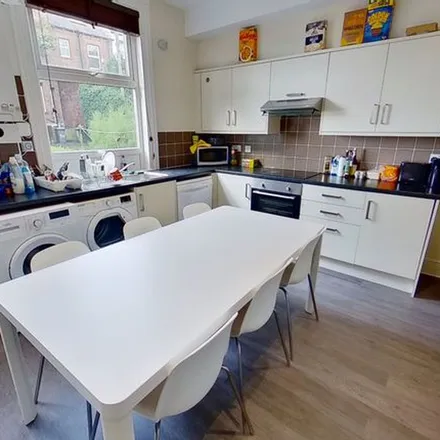 Rent this 6 bed townhouse on St Ann's Avenue in Leeds, LS4 2PB