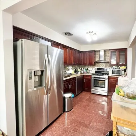 Image 4 - 219-11 67th Ave Unit 3FL, Oakland Gardens, New York, 11364 - Townhouse for sale