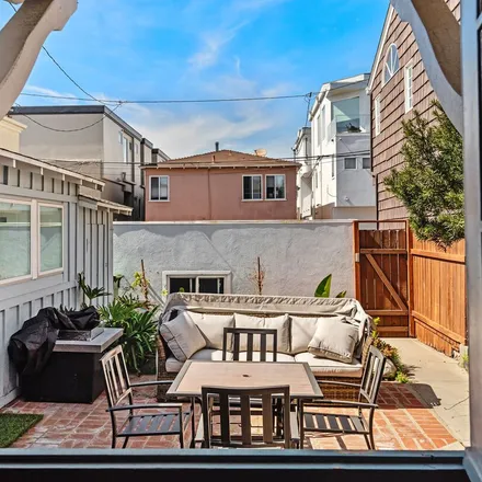 Rent this 4 bed apartment on 221 2nd Street in Manhattan Beach, CA 90266