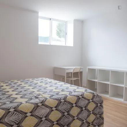Rent this 14 bed room on Rua do Monte da Giesta in 4425-440 Rio Tinto, Portugal