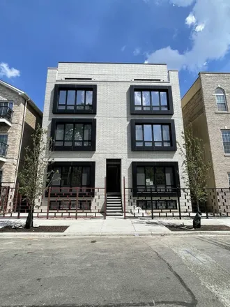 Rent this 3 bed duplex on 725-727 North Elizabeth Street in Chicago, IL 60622