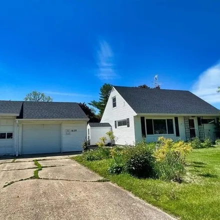 Image 2 - 1706 10th Avenue Place, Grinnell, IA 50112, USA - House for sale