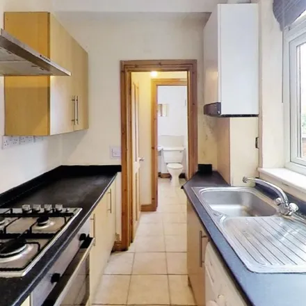 Rent this 3 bed apartment on Leopold Road in Leicester, LE2 1YB