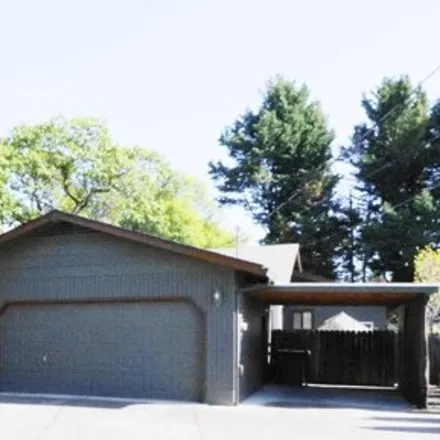 Buy this 3 bed house on 1980 Oregon Avenue in Medford, OR 97504