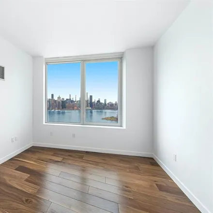 Image 3 - 21 INDIA STREET 29B in Brooklyn - Apartment for sale