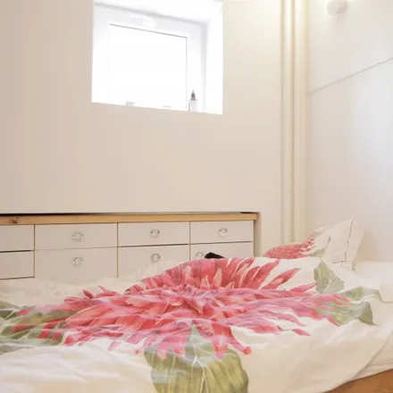 Rent this 4 bed room on Rue Goffart - Goffartstraat 114 in 1050 Ixelles - Elsene, Belgium