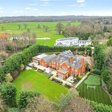 Image 2 - Queens Drive, Oxshott, KT22 0PH, United Kingdom - House for sale