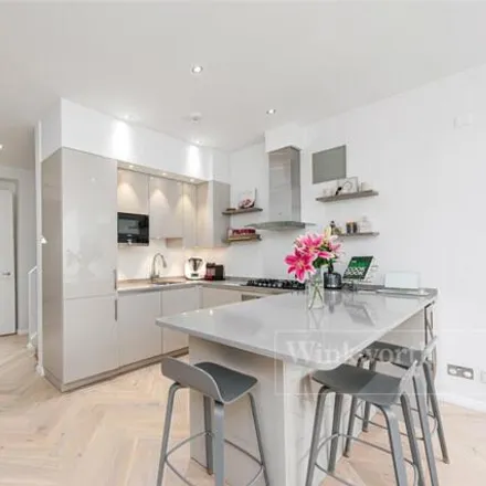 Image 7 - 130 Brondesbury Road, London, NW6 6BX, United Kingdom - Townhouse for sale