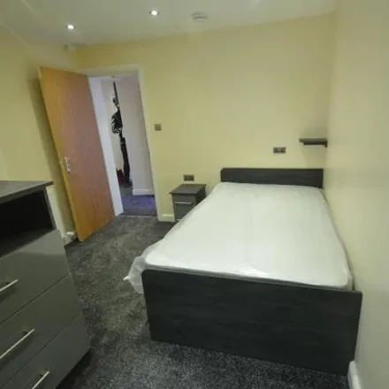 Rent this 9 bed townhouse on Regent Park Terrace in Leeds, LS6 2AX