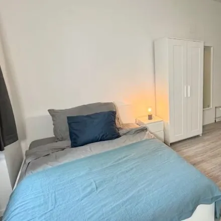 Rent this 2 bed room on Durchlaufstraße 3 in 1200 Vienna, Austria
