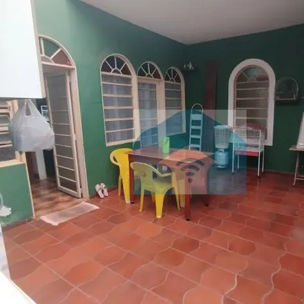 Buy this 2 bed house on Rua Luiz Pedro in Conjunto Habitacional Juvenal Pereira, Sertãozinho - SP