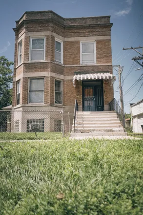 Buy this 9 bed duplex on 7514 South Dante Avenue in Chicago, IL 60619