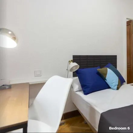 Rent this 1 bed room on Calle del Doctor Castelo in 43, 28009 Madrid