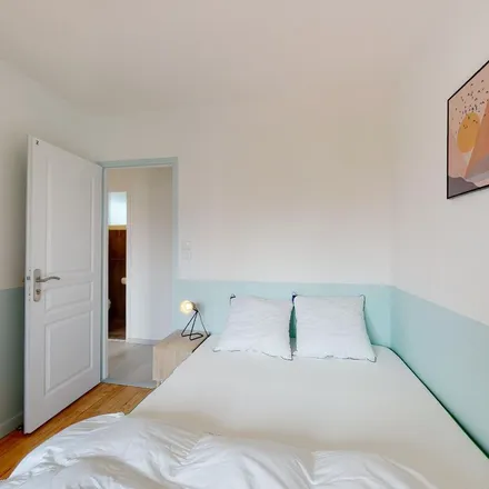 Image 2 - 21 Avenue des Mazades, 31200 Toulouse, France - Apartment for rent