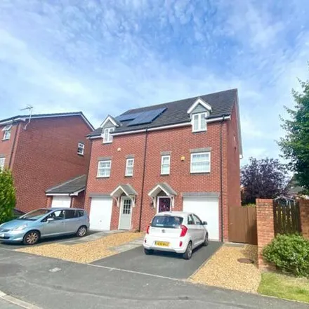 Rent this 3 bed duplex on Clonners Field in Nantwich, CW5 7RU