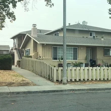 Rent this 3 bed apartment on 435 Firloch Avenue in Sunnyvale, CA 94086