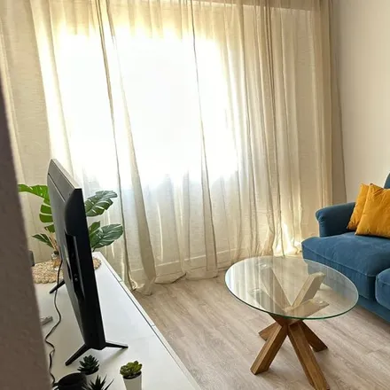 Rent this 2 bed apartment on Avinguda de Burjassot in 198, 46025 Valencia