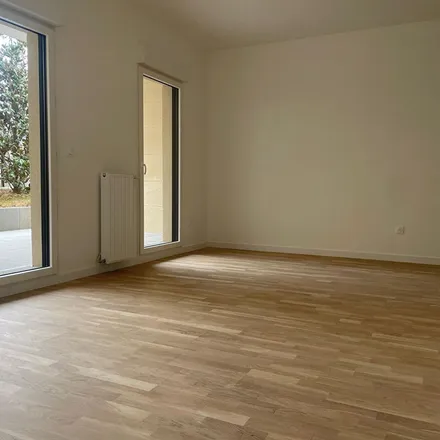 Rent this 3 bed apartment on Mairie de Maisons-Laffitte in Avenue de Longueil, 78600 Maisons-Laffitte