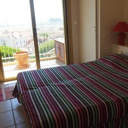 Rent this 2 bed apartment on Bandol in Avenue de la Gare, 83150 Bandol