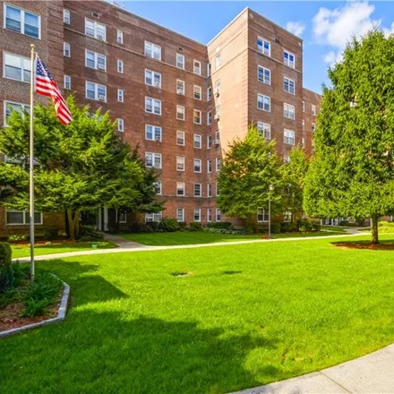Buy this 2 bed condo on 90 Bryant Avenue in City of White Plains, NY 10605