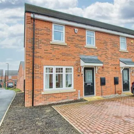 Buy this 3 bed townhouse on Farmhouse Way in Grassmoor, S42 5FN