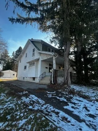 Rent this 3 bed house on 547 Cambridge Avenue in Youngstown, OH 44502