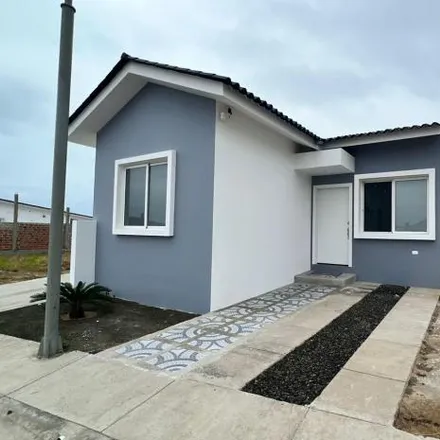 Rent this 3 bed house on E15 in 131450, Bahía de Caráquez