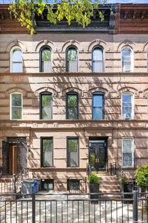 Image 1 - 581 Decatur Street, New York, NY 11233, USA - Townhouse for sale