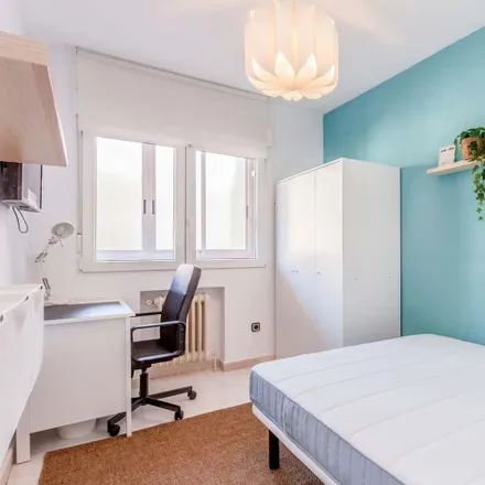 Rent this 5 bed room on Supermercado Venecia in Calle del Gran Canal, 28801 Alcalá de Henares