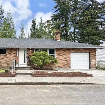 Buy this 3 bed house on 4255 SE 88th Ave in Portland, Oregon