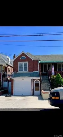 Buy this 5 bed house on 1464 William Place in New York, NY 10461