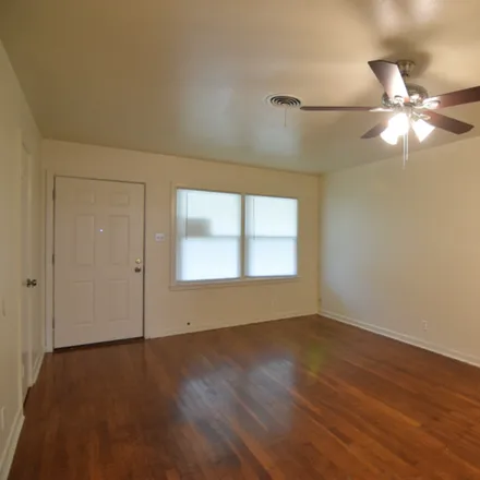 Image 9 - 801 Dunn Cir - House for rent